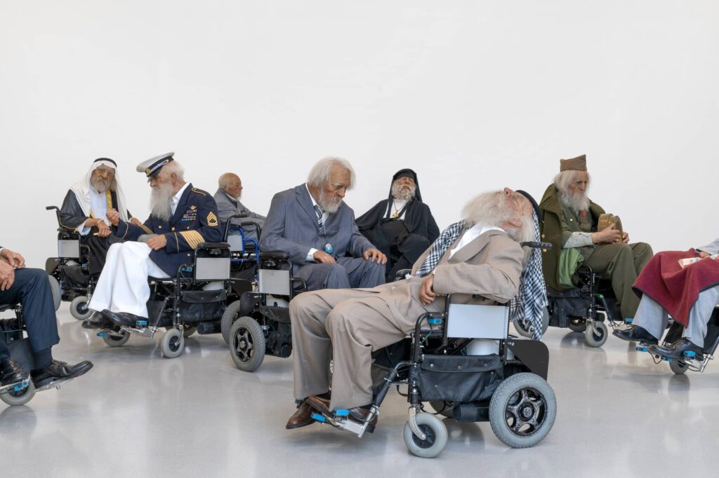 Old People's Home par Sun Yuan Peng Yu, à l'exposition Le monde comme il va