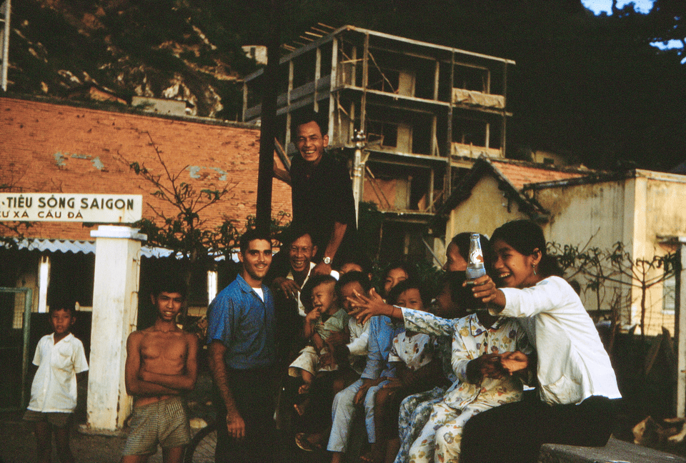 Photo prise par la marine USA, citoyens vietnamiens à Saigon 1966